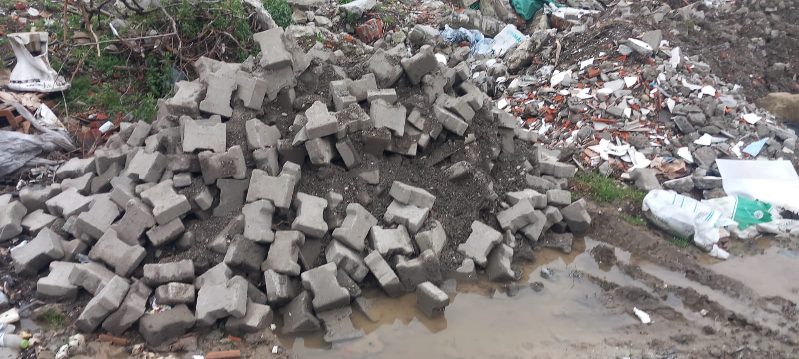 Hem Yardım İstiyorlar Hem Çöpe Atıyorlar! İmza Gazetesi̇ (5)-1