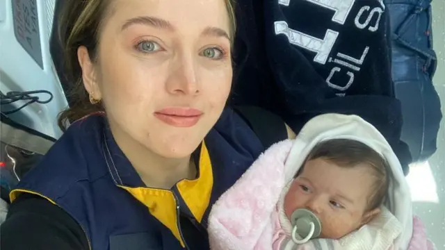 Hemşirenin Emzirdiği Bebek 1