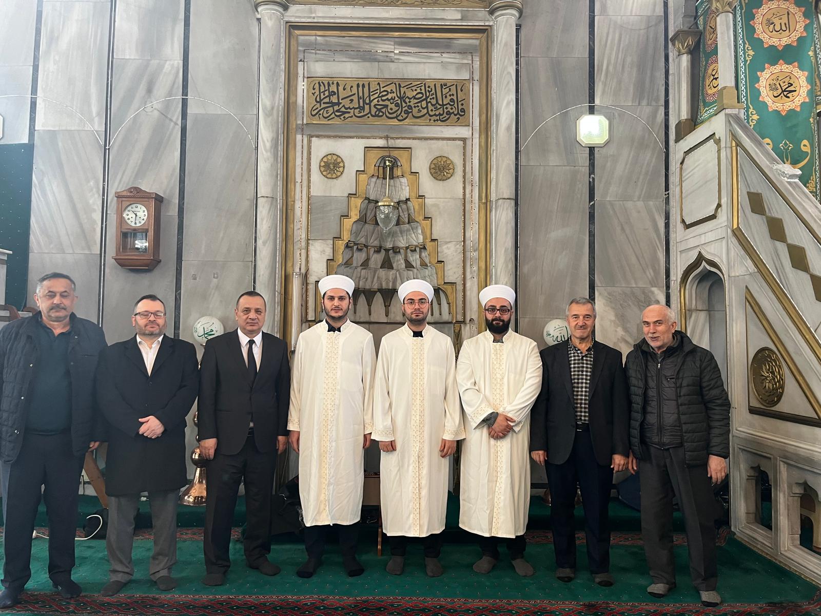 Kilimli'de Yeni Atanan İmam Hatiplere Cübbe Giydirildi Imza Gazetesi