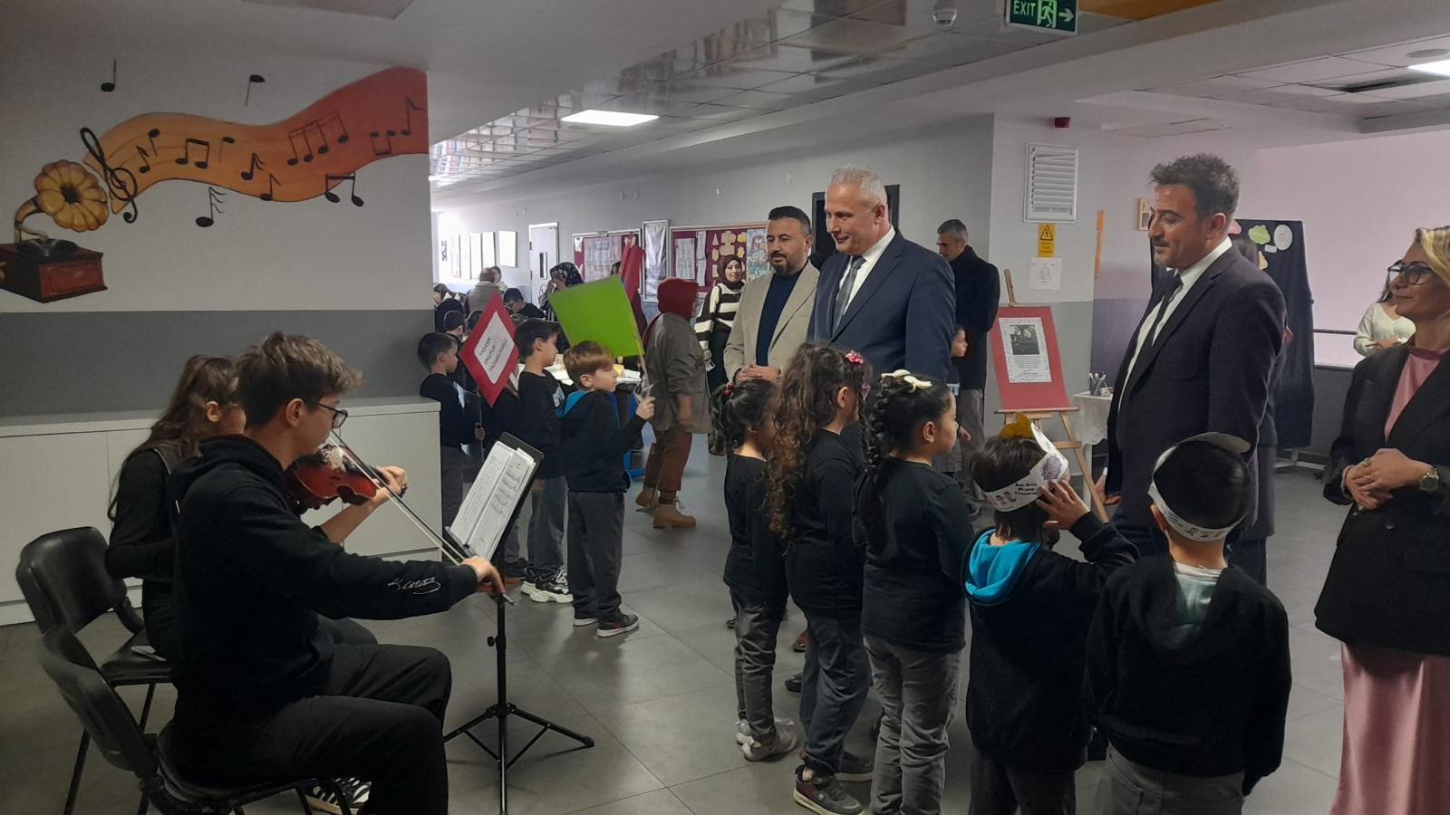 Köklerden Geleceğe İlk İzler “İlk Defteri̇m” Sergi̇si̇ Gururlandirdi İmza Gazetesi̇