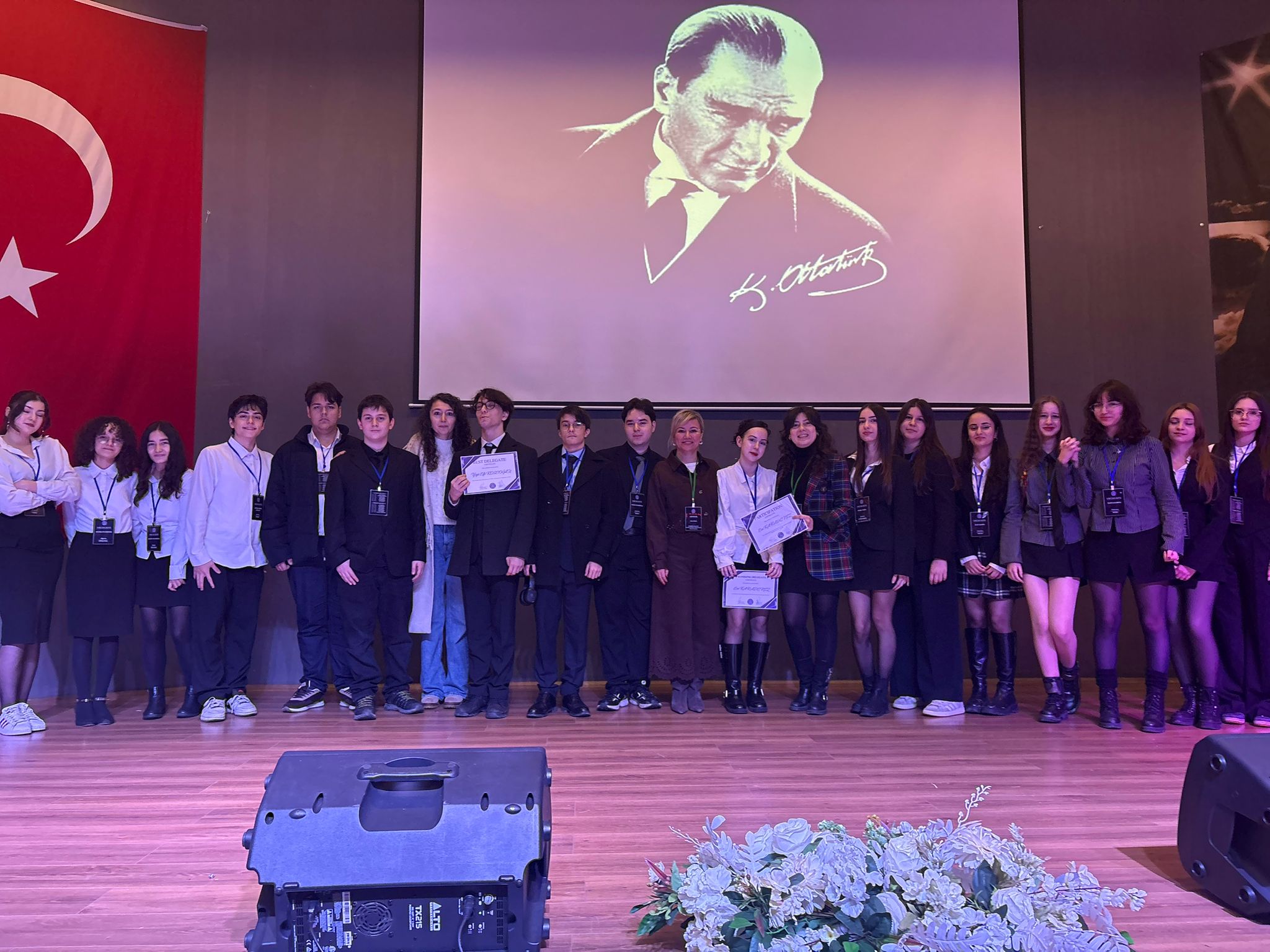 Öğrenciler Ereğli'de Küresel Sorunları İngilizce Olarak Tartıştılar! Imza Gazetesi