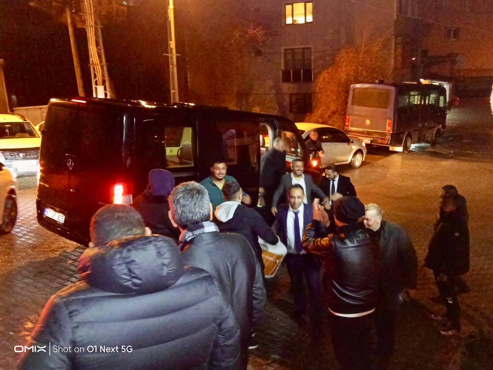 Şoförlerin Yeni Başkanına Mahallesinde Davul Zurnalı Köçekli Karşılama! İmza Gazetesi̇ (2)