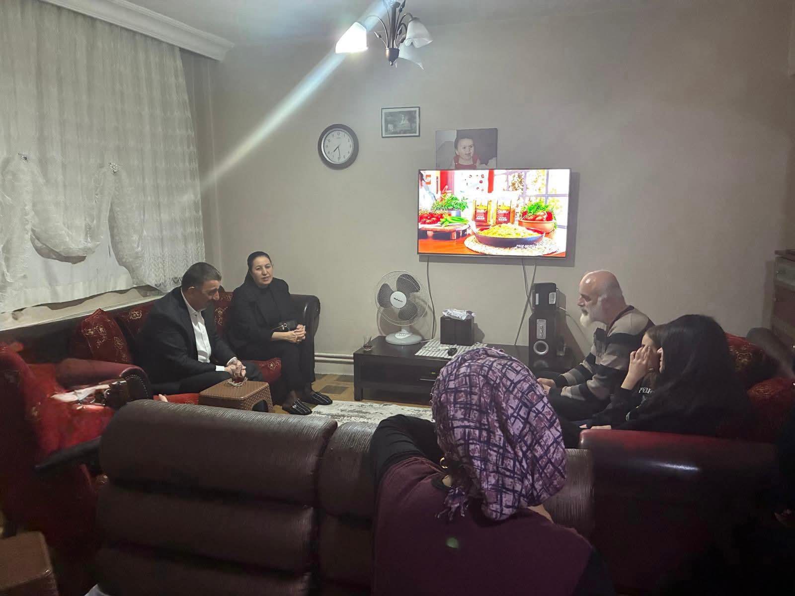 Vali Osman Hacıbektaşoğlu Ve Eşi İftarda Tıska Ailesinin Konuğu Oldu Imza Gazetesi (2)