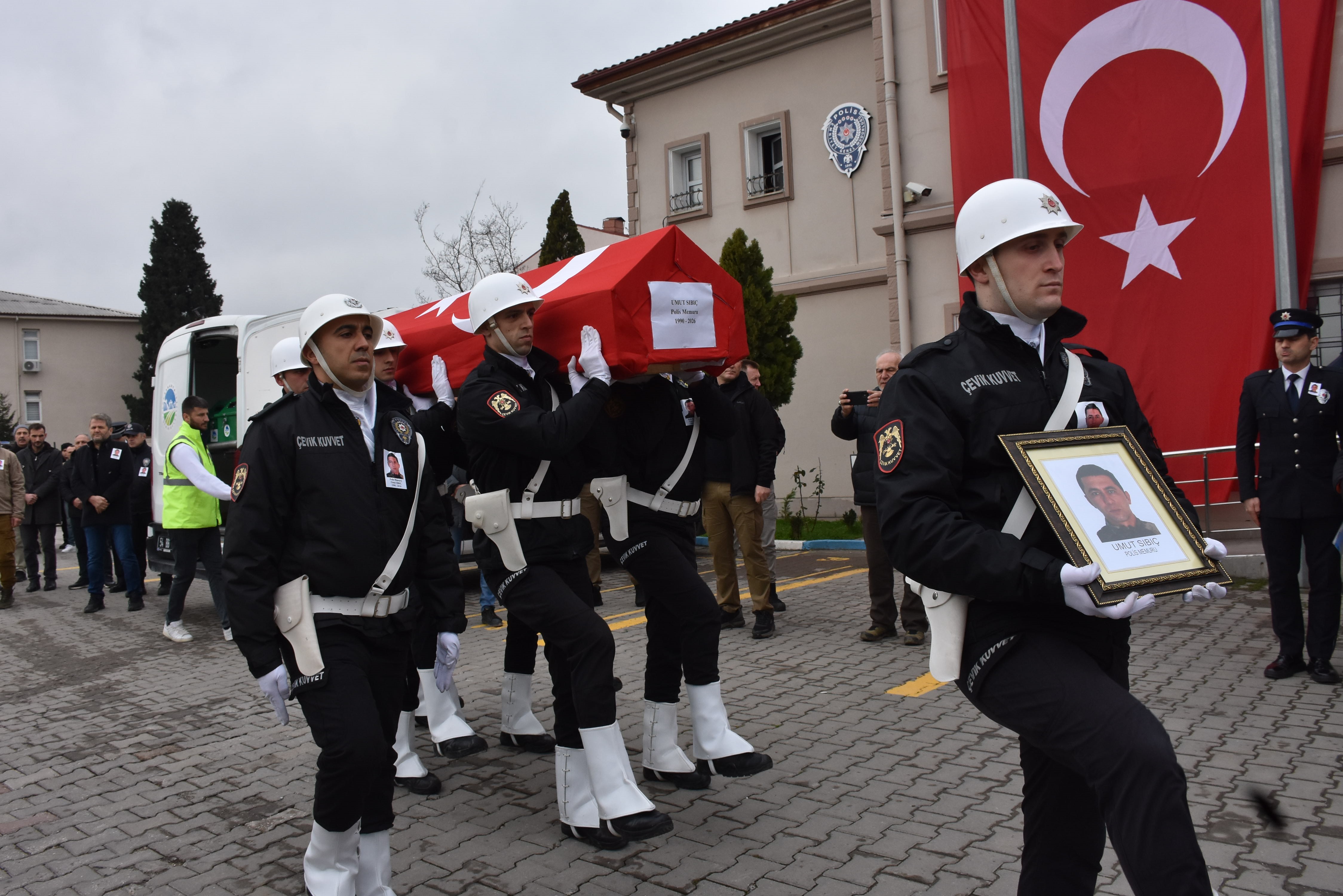 Zonguldaklı Polis Memuru Umut Sıbıç’a Gözyaşlarıyla Veda... İmza Gazetesi̇ (8)