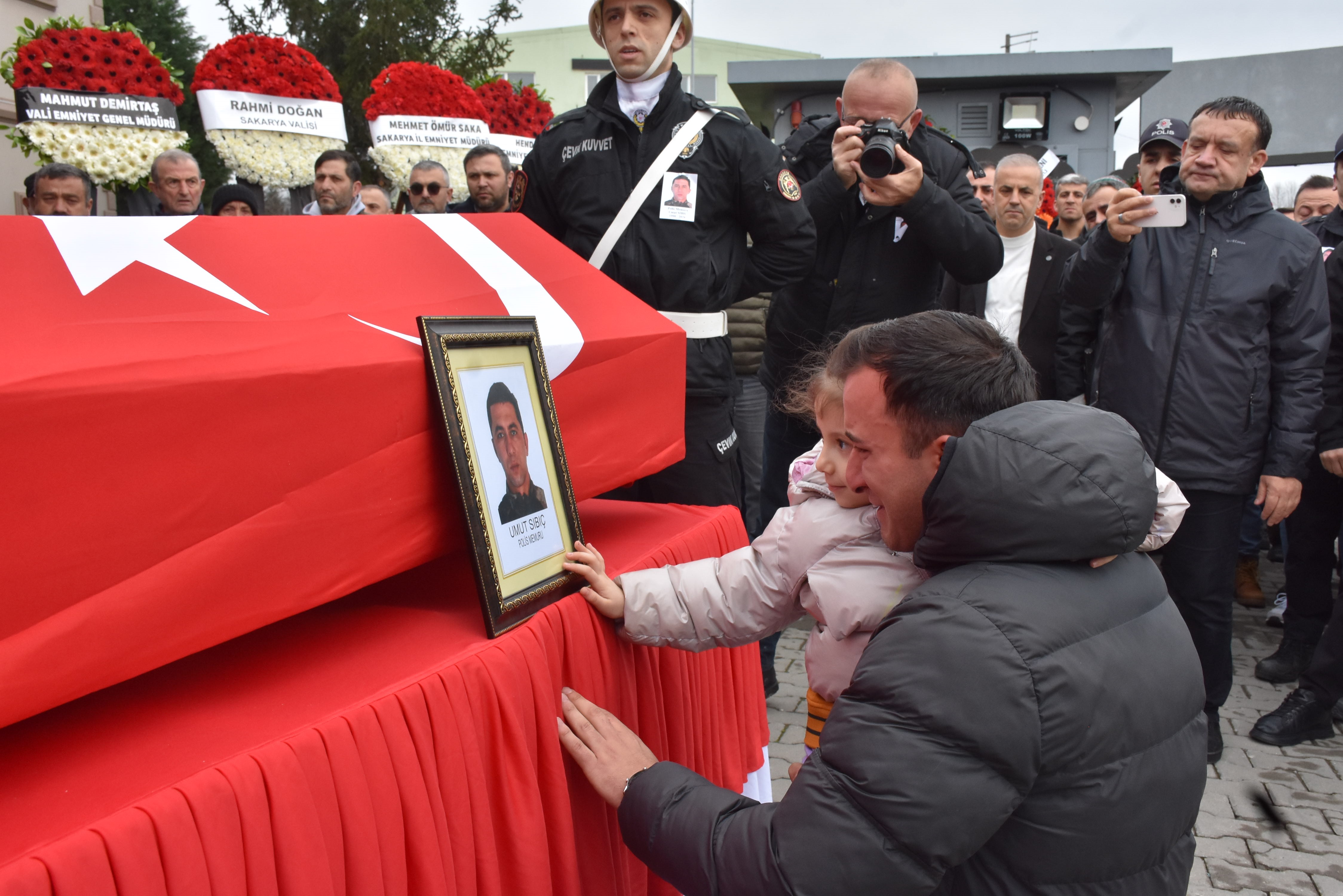 Zonguldaklı Polis Memuru Umut Sıbıç’a Gözyaşlarıyla Veda... İmza Gazetesi̇ (9)