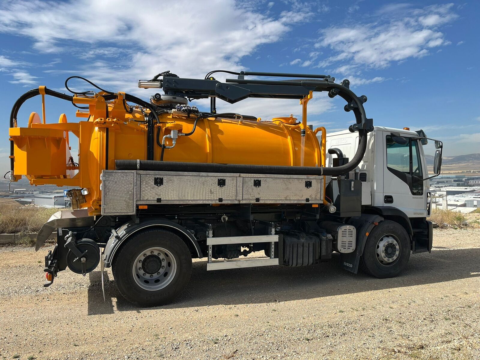 Kombine Kanal Açma Ve Temizleme Aracı Satın Alınacaktır