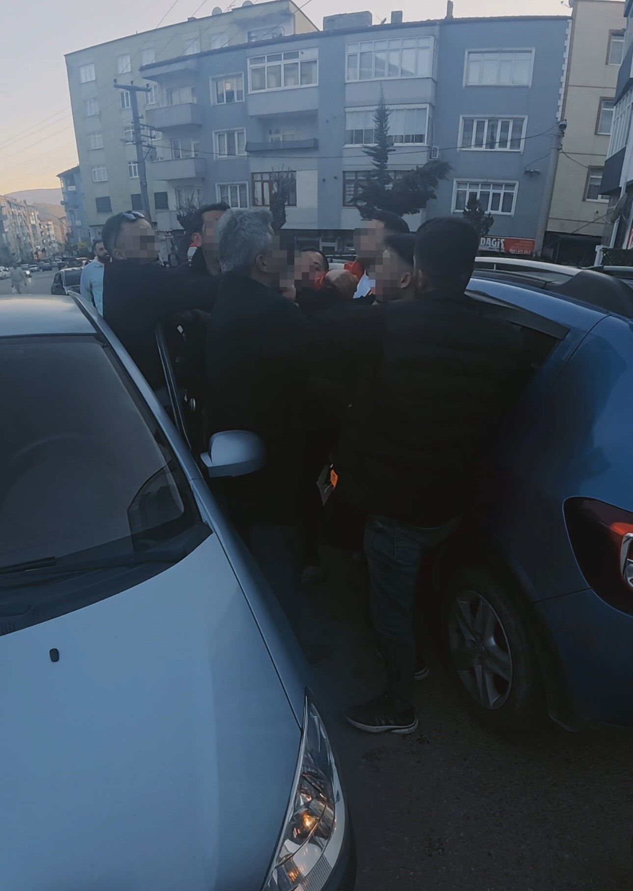 Bıçaklı Saldırı Anı Kamerada! İmza Gazetesi (2)