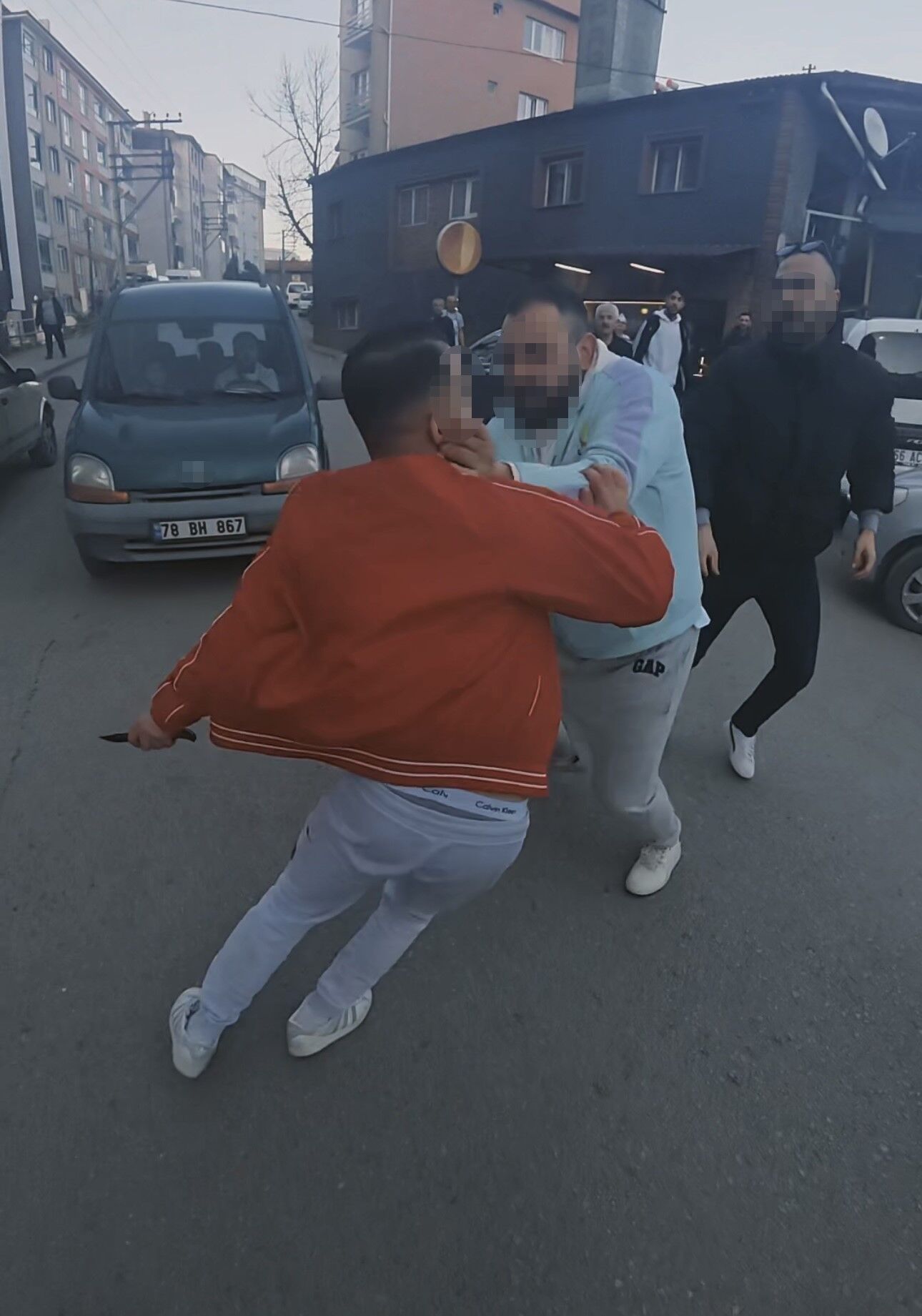 Bıçaklı Saldırı Anı Kamerada! İmza Gazetesi (3)