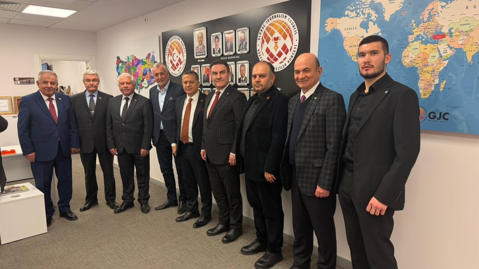 Db3557F8 8568 425F 8Af9 C2Bc8Cb1Fc45