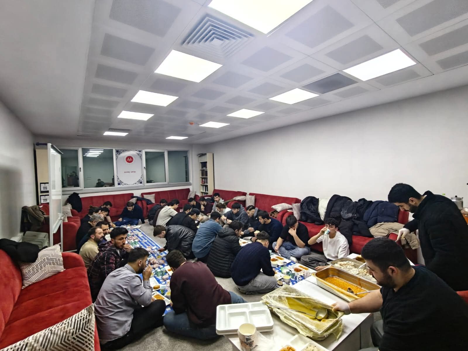 Diyanet Genç Ofiste Öğrenciler İftarda Buluştu İmza Gazetesi̇