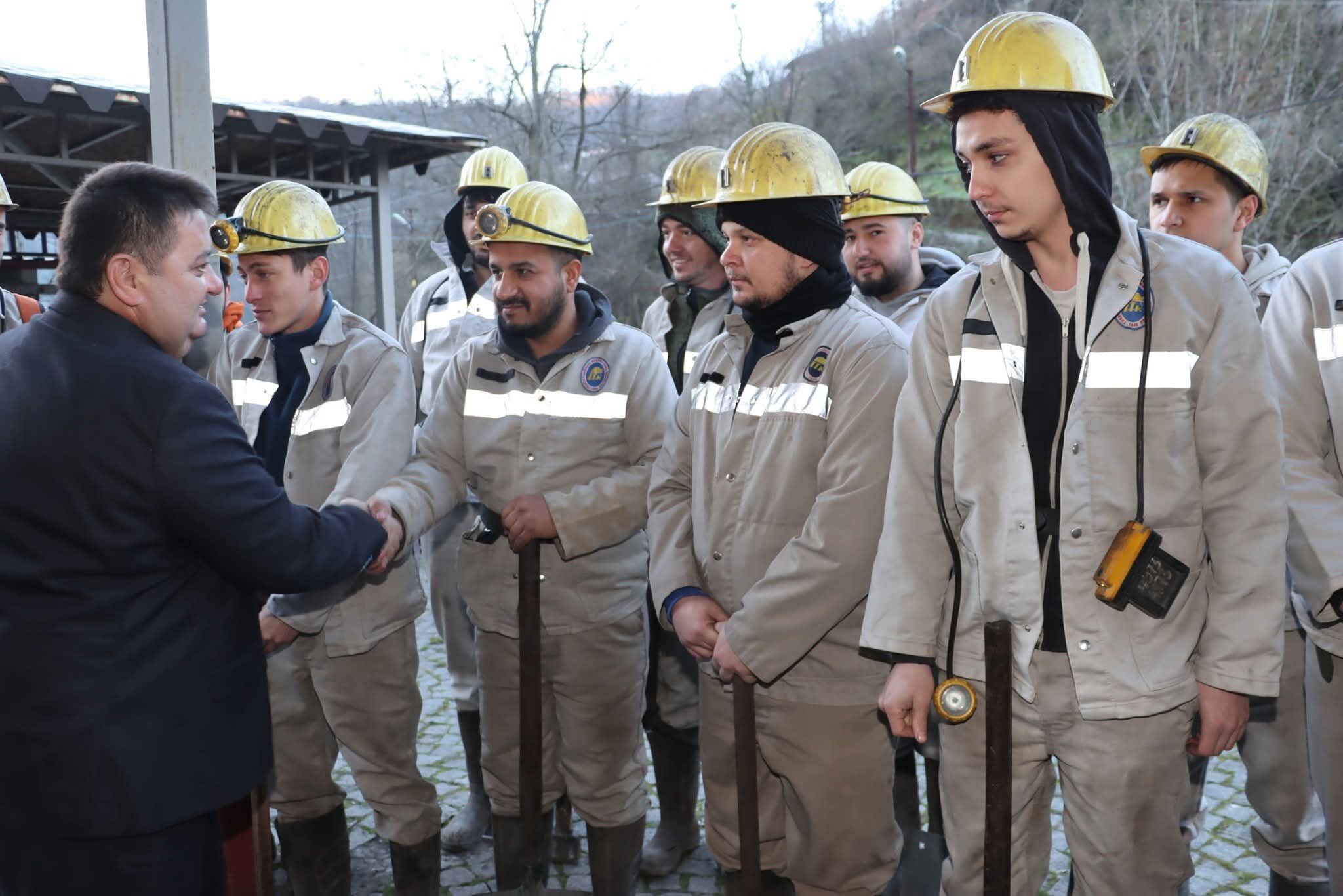 Gmi̇s Yönetim Kurulu Gelik’te Madenciyi Bilgilendirdi “Bu Zor Süreci Birlikte Atlatacağız” İmza Gazetesi (2)