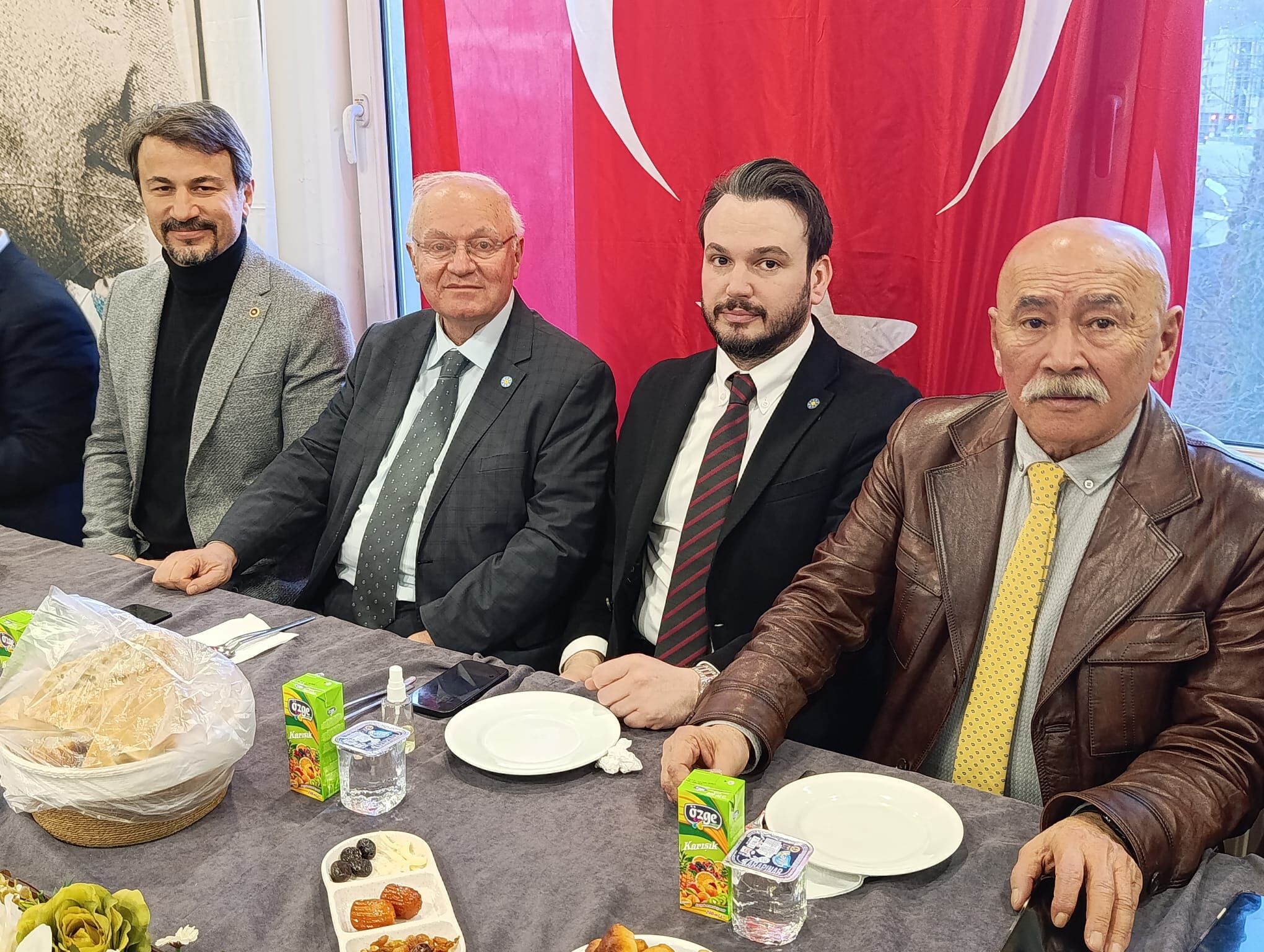 İyi̇ Parti Genel Başkan Yardımcısı Cenk Özatıcı Ereğli’de Kadınlara Karanfil Dağıttı, İftar Programına Katıldı Imza Gazetesi (1)