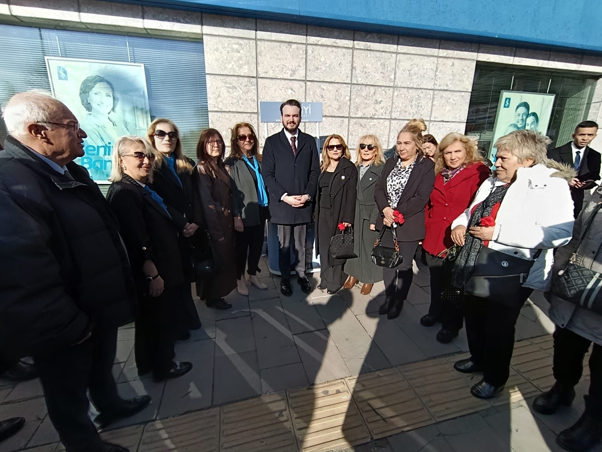 İyi̇ Parti Genel Başkan Yardımcısı Cenk Özatıcı Ereğli’de Kadınlara Karanfil Dağıttı, İftar Programına Katıldı Imza Gazetesi (2)