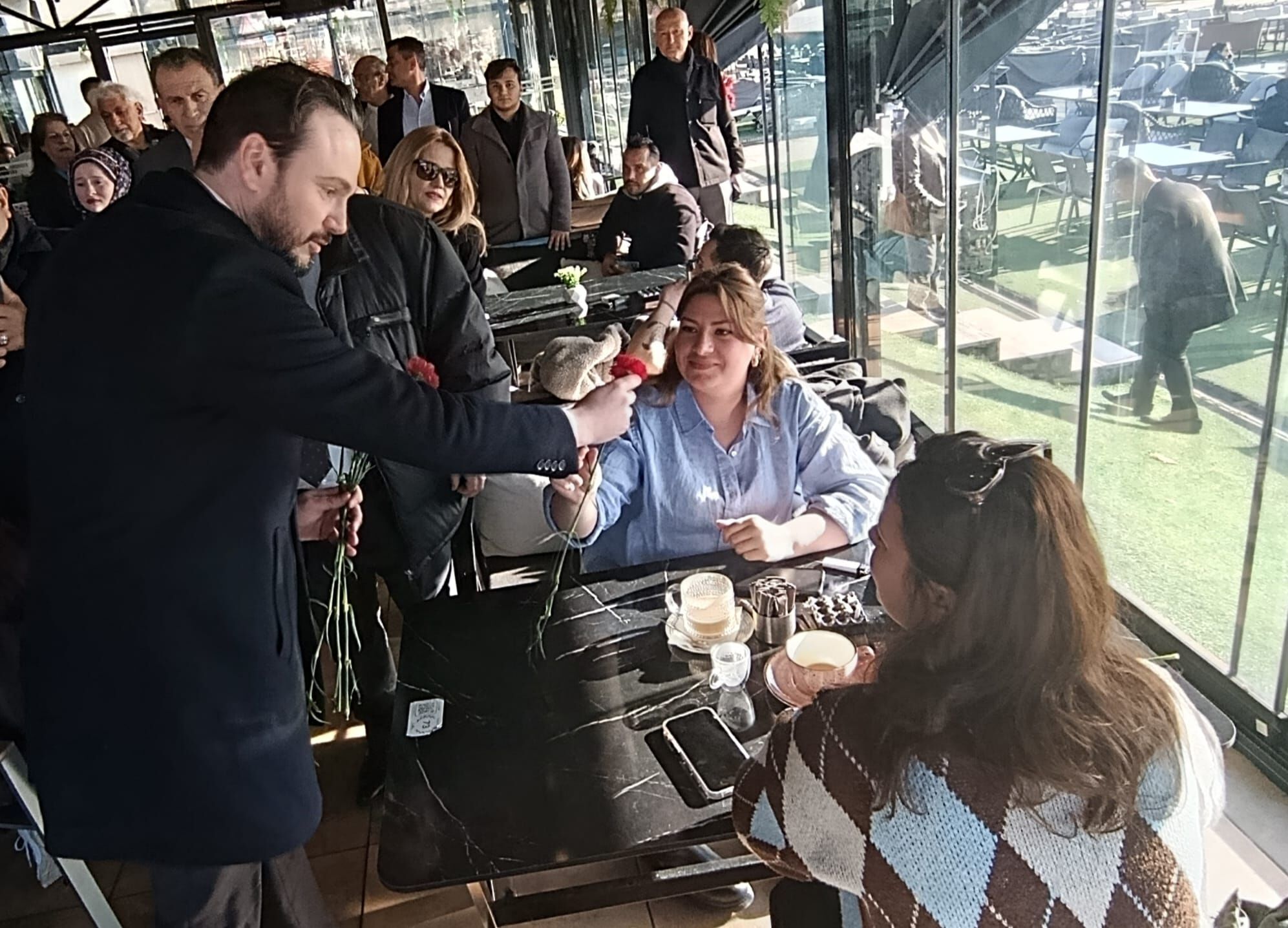 İyi̇ Parti Genel Başkan Yardımcısı Cenk Özatıcı Ereğli’de Kadınlara Karanfil Dağıttı, İftar Programına Katıldı Imza Gazetesi