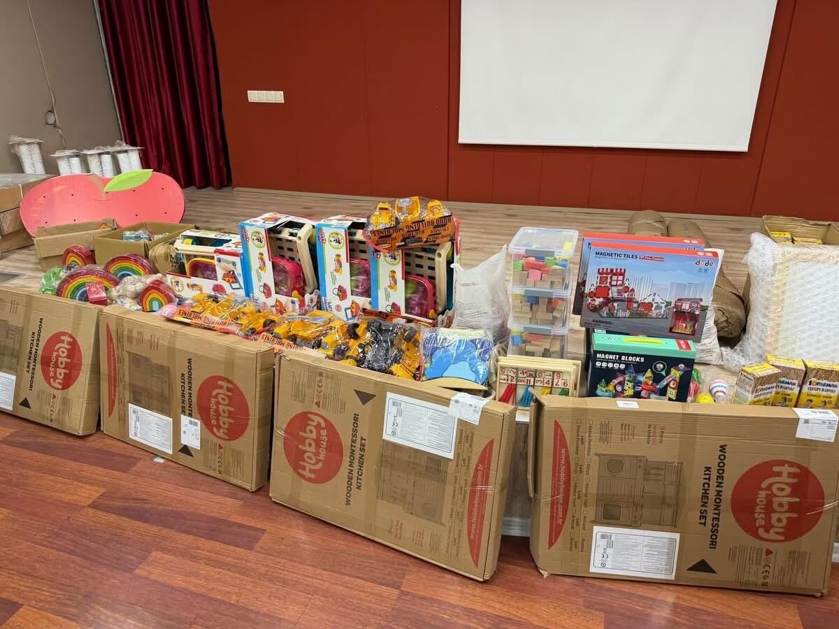 Minik Öğrenciler Belediye Başkanını Bağırlarına Bastı! İmza Gazetesi̇ (2)