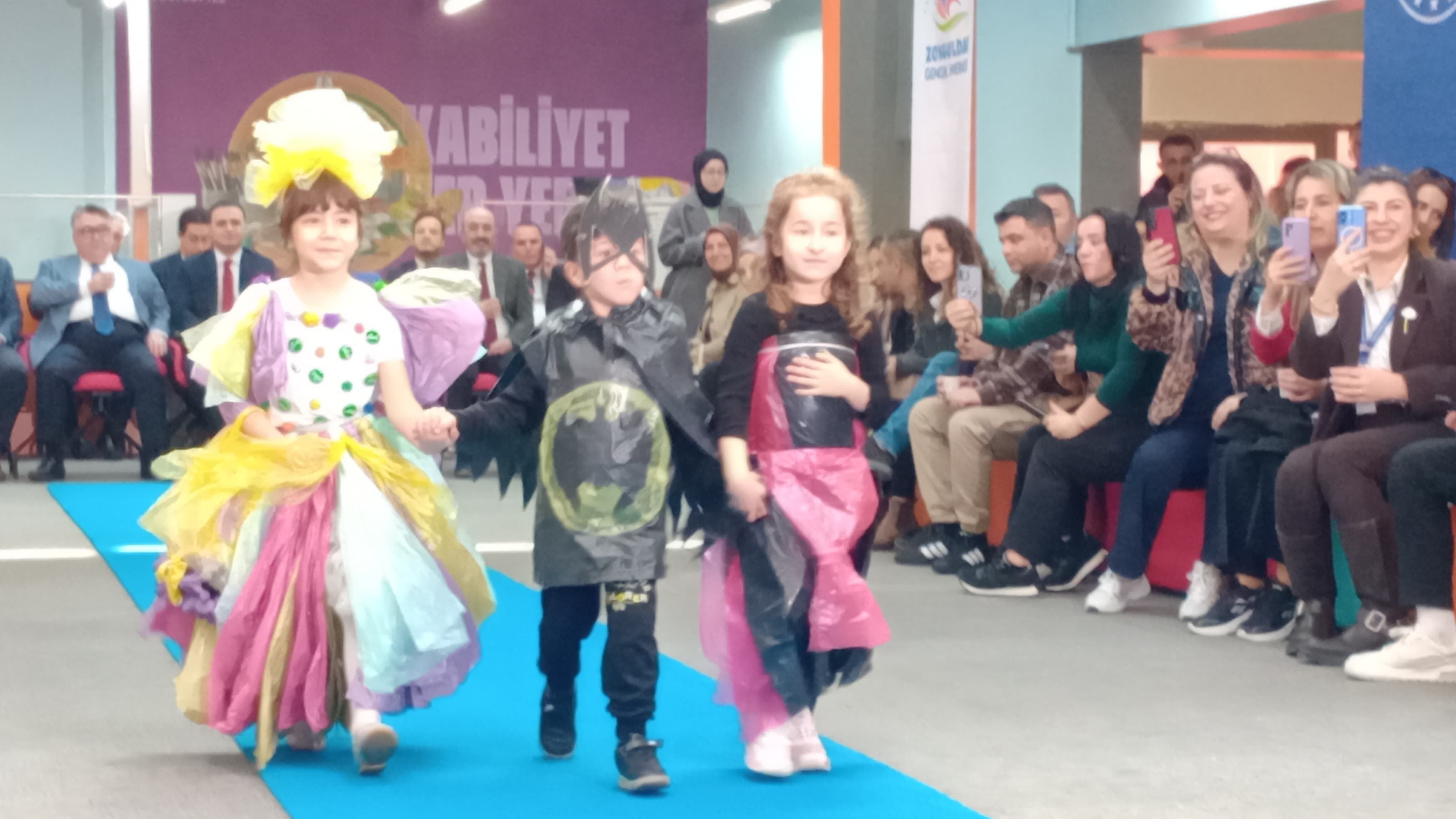 Miniklerden Çevreye Büyük Mesaj Sıfır Atık Defilesi Göz Doldurdu İmza Gazetesi̇ (2)