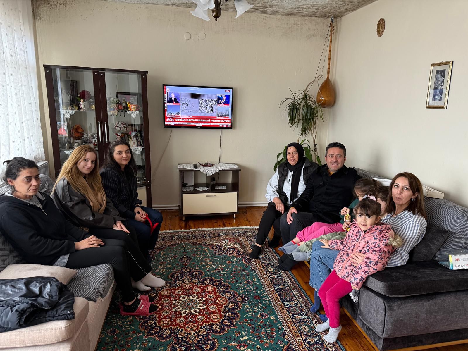 Sezer Köroğlu, Baştarla Mahallesi’nde Vatandaşlarla Bir Araya Geldi (1)