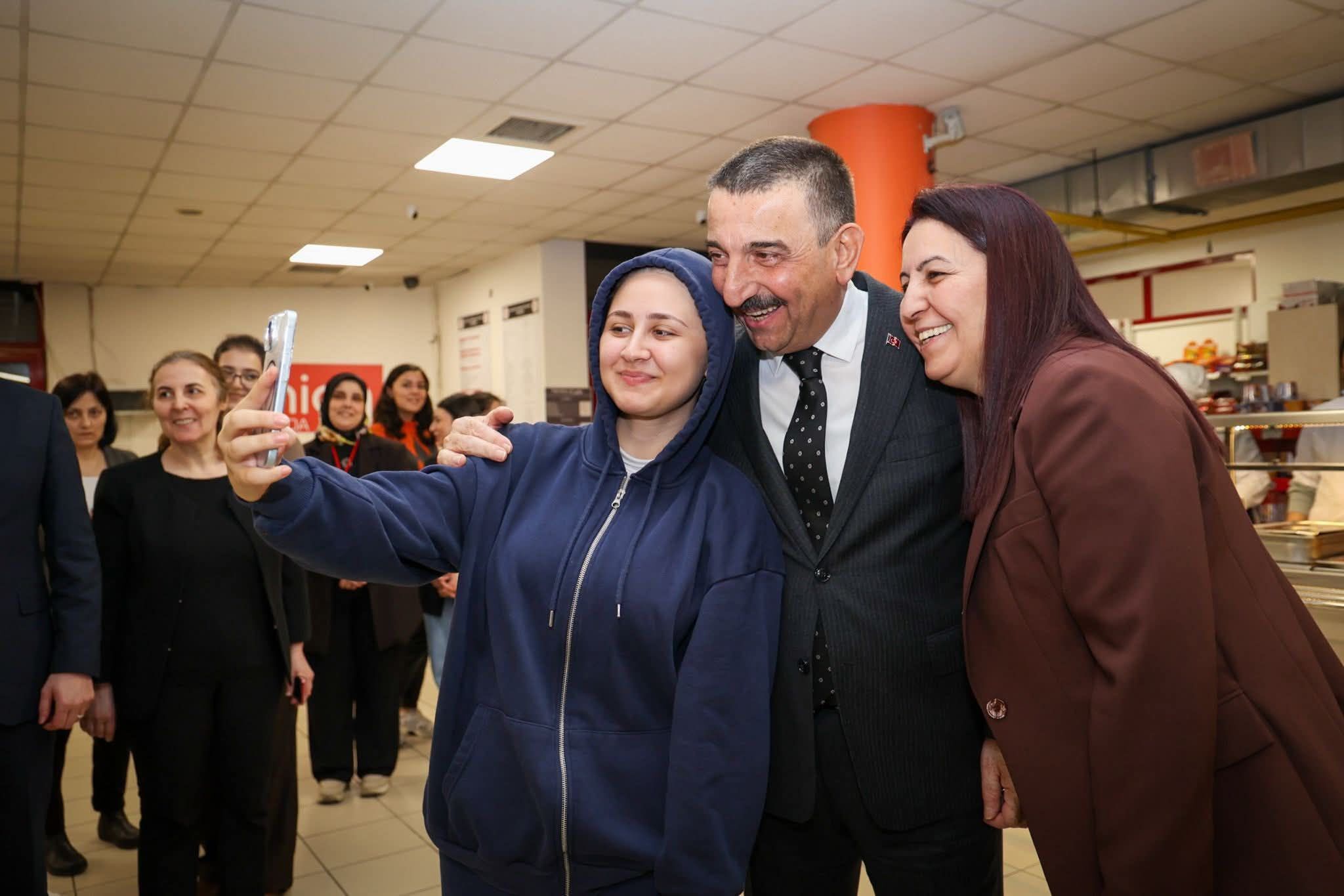 Valihacıbektaşoğlu Öğrencilerle İftar Sofrasında Buluştu Imza Gazetesi (1)