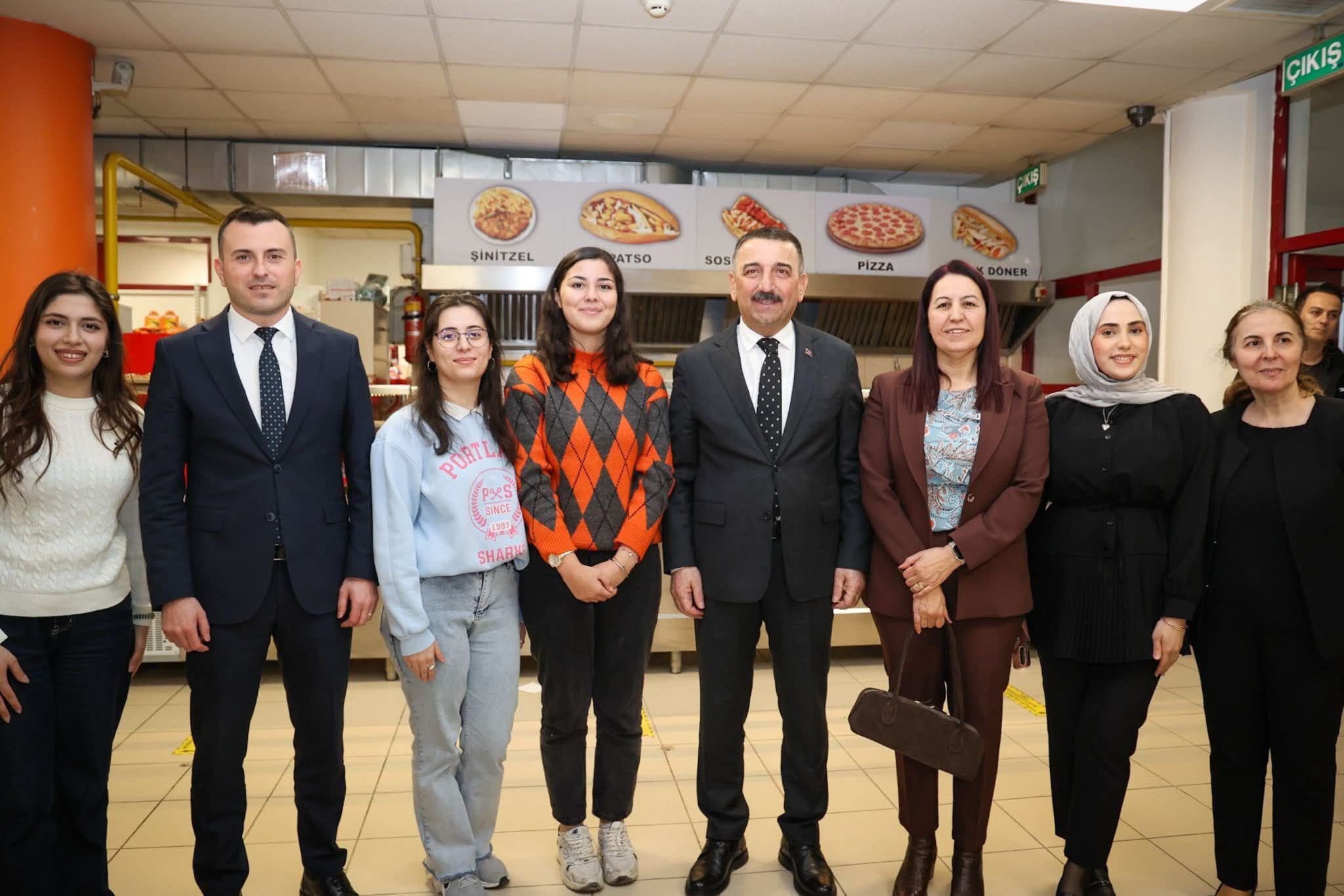 Valihacıbektaşoğlu Öğrencilerle İftar Sofrasında Buluştu Imza Gazetesi (2)