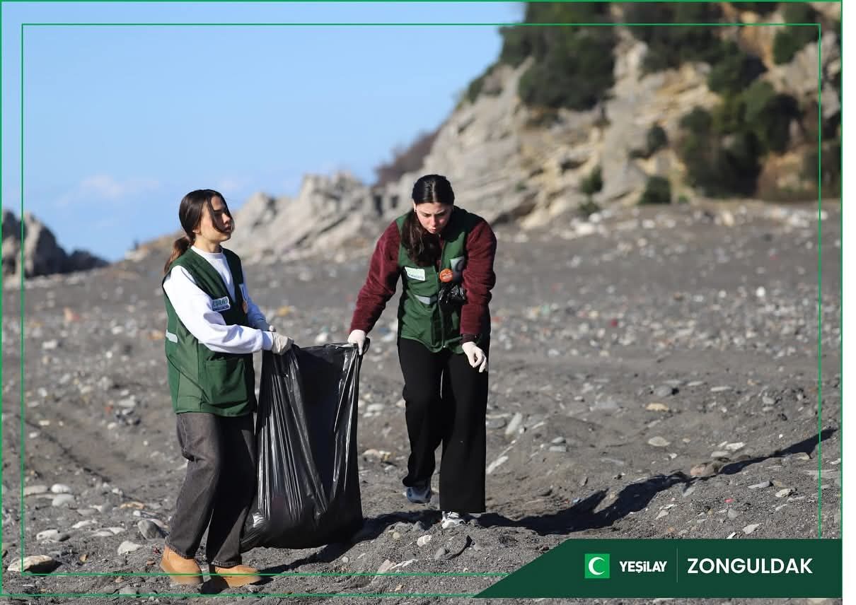 Yeşilay Gönüllülerle Kozlu Sahili’ni Temizledi İmza Gazetesi (3)