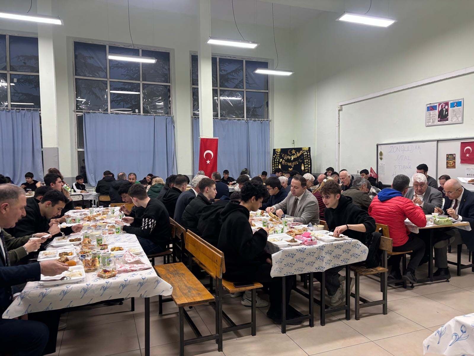 Zonguldak Mesleki Ve Teknik Anadolu Lisesi’nde “İftarda Konuşalım” Buluşması İmza Gazetesi̇