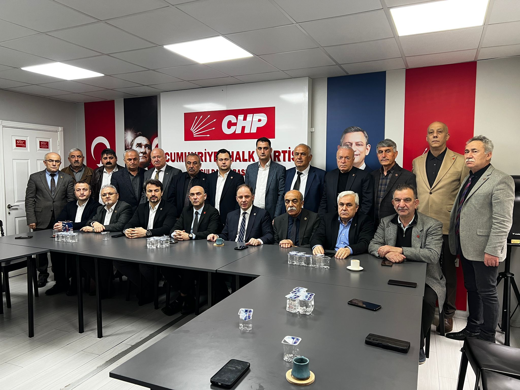 Ak Parti Meclise Gitmedi, Chp İl Binasında Toplandı İmza Gazetesi̇