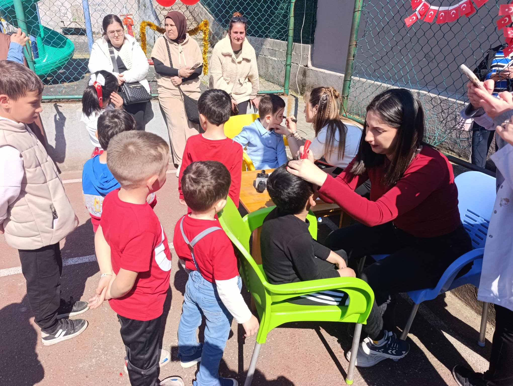 Beun Öğrencilerinden Özel Öğrencilere 23 Nisan Sürprizi... İmza Gazetesi̇ (2)