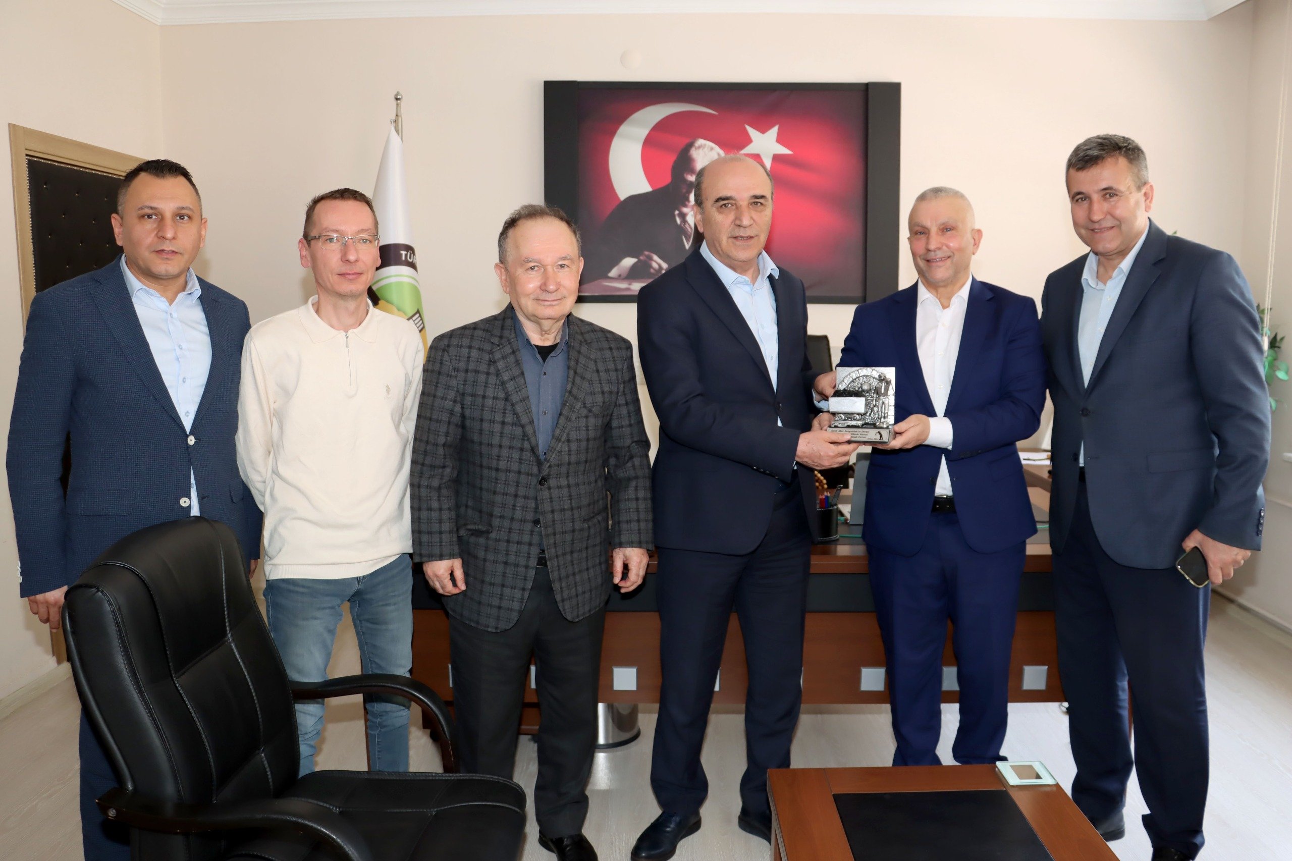 Demi̇r’den Karayilmaz Ve Karaveli̇’ye Zi̇yaret İmza Gazetesi̇ (2)