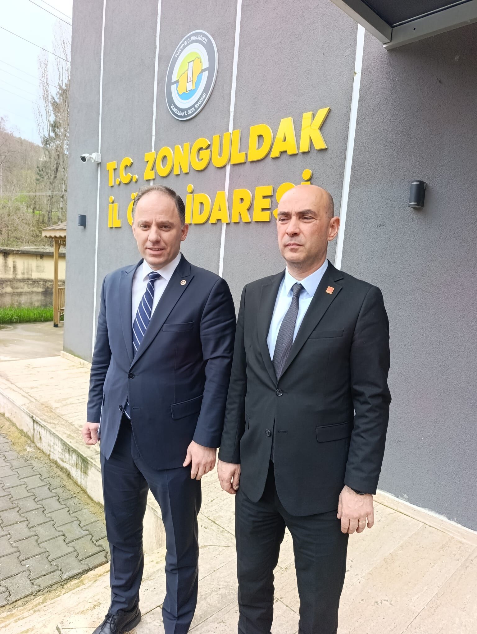 Deniz Yavuzyılmaz Silah İddialarını Yalanladı “Hodri Meydan, Seçime Gelin İmza Gazetesi (2)-1