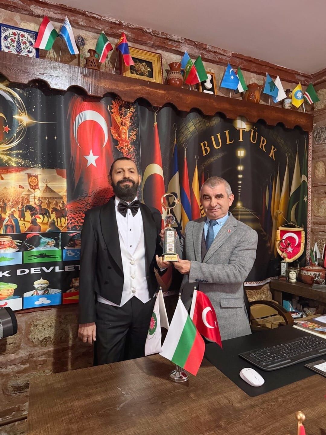 Dünyaca Ünlü Yazar Akif Manaf’a Bultürk Barış Ödülü İmza Gazetesi