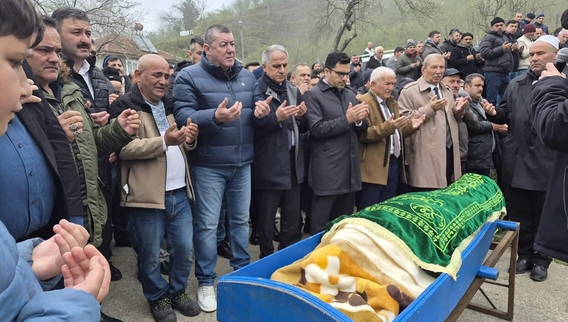 Ikizlerden Emircanın Cenazesi