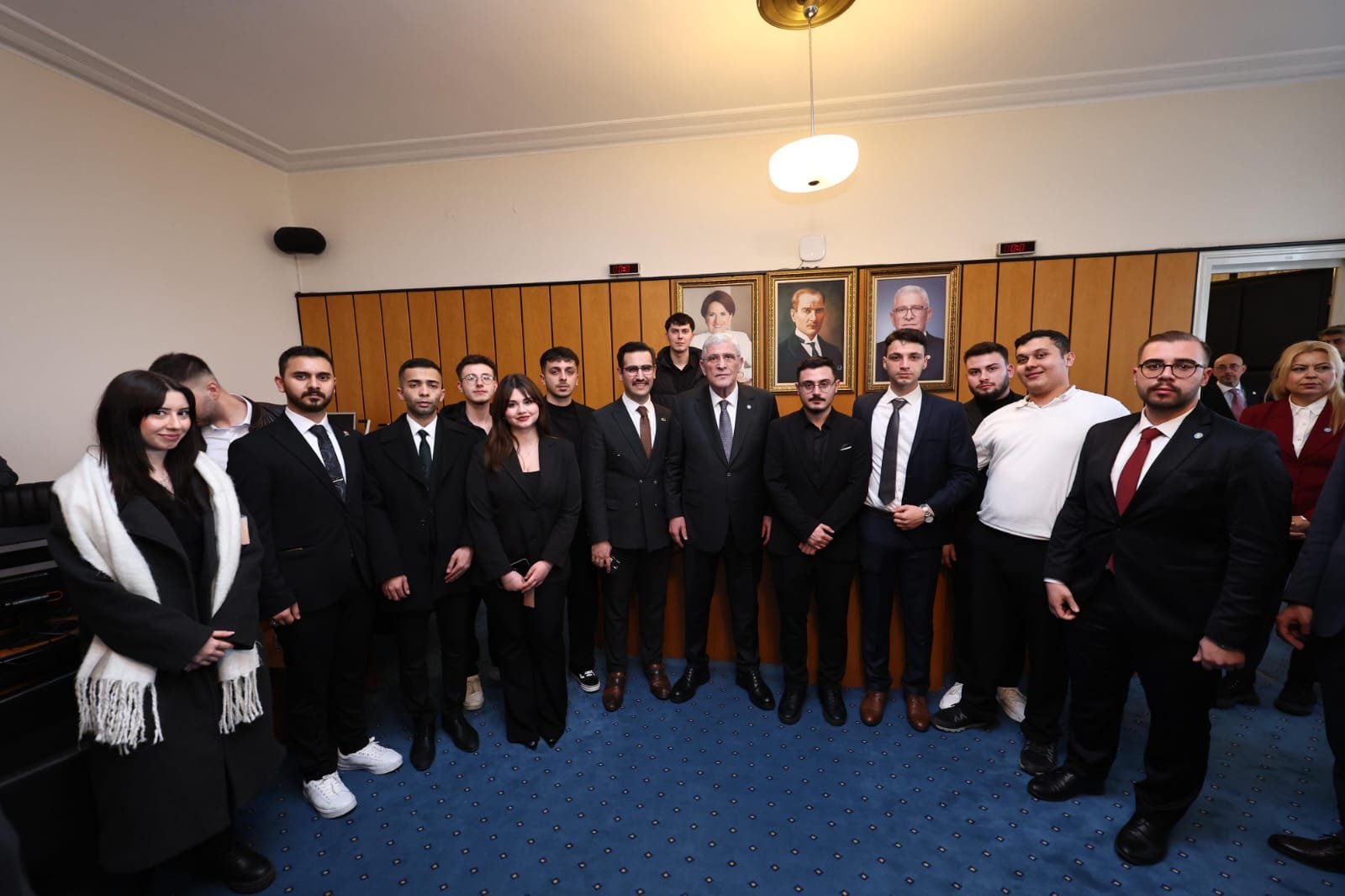 İyi̇ Partili Gençler Tbmm’de ... İmza Gazetesi̇ (1)