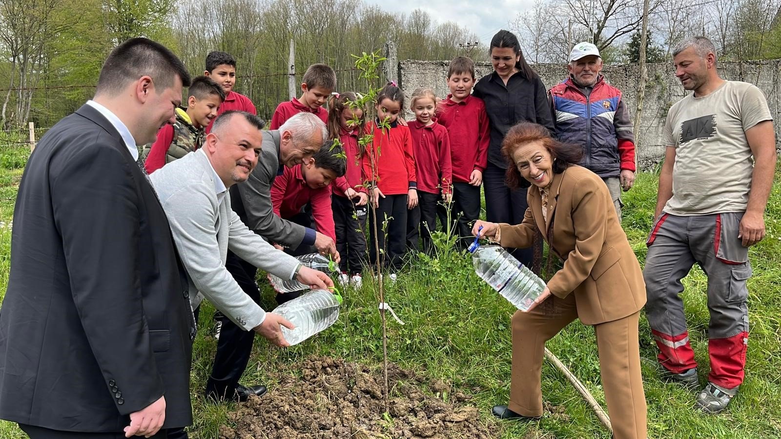Kgd Üyeleri 19 Yıl Önce Tadilat Ettirdikleri Okulda Çocuklarla Buluştu Imza Gazetesi (2)