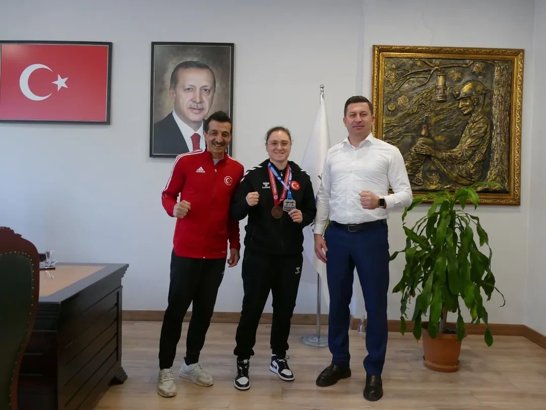 Kilimli’de Şampiyon Sporcuya Gurur Dolu Karşılama İmza Gazetesi (8)