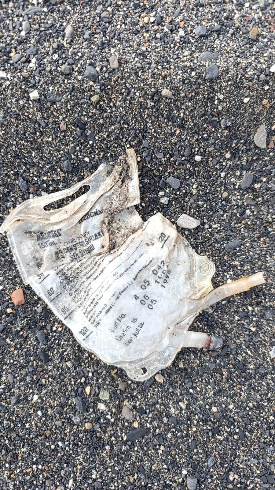 Kozlu Sahili'ne Girişler Yasaklansın! Sahildeki Kanlı Tıbbi Atıklar Ciddi Tehlike Oluşturuyor! İmza Gazetesi (2)