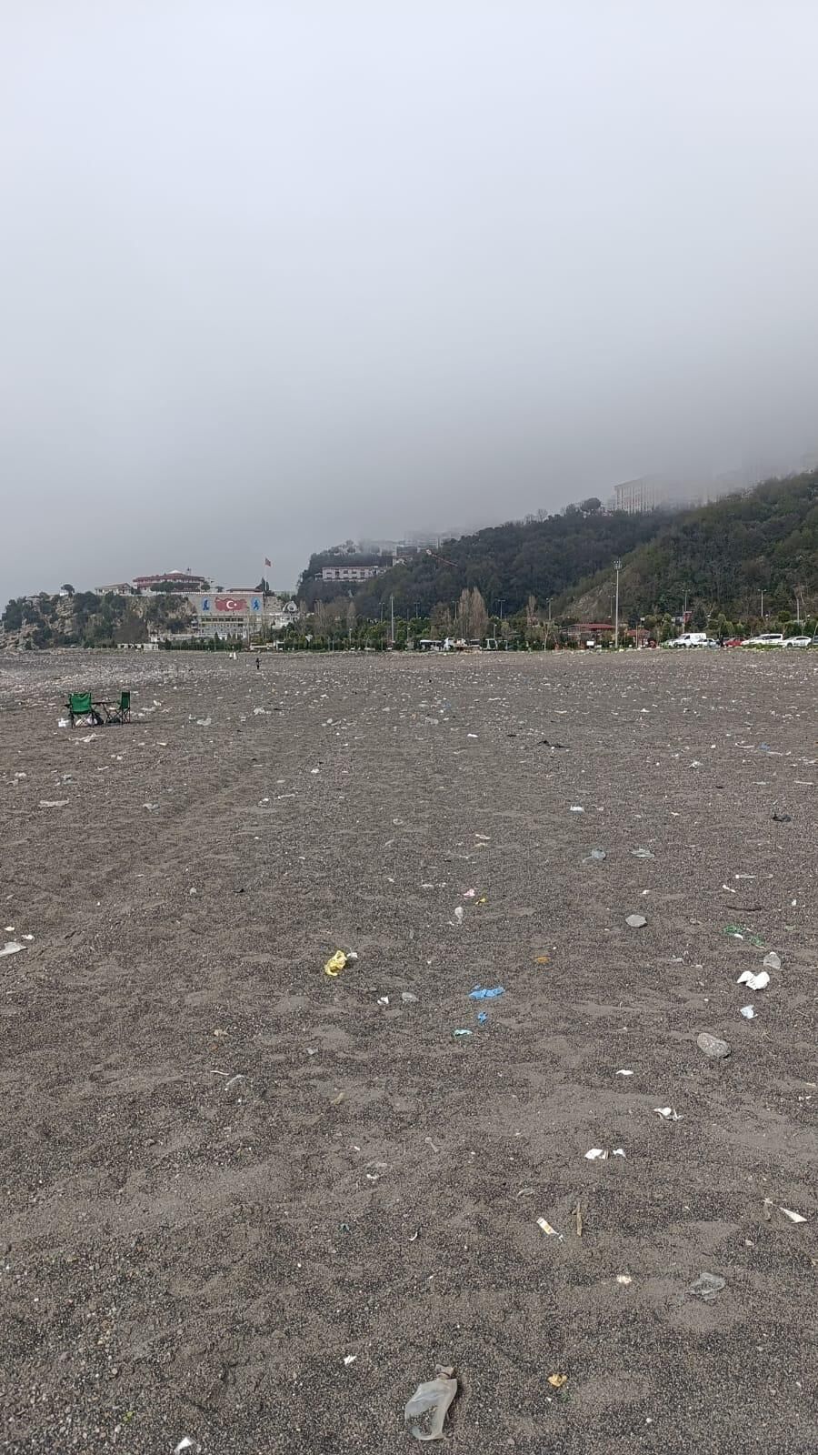 Kozlu Sahili'ne Girişler Yasaklansın! Sahildeki Kanlı Tıbbi Atıklar Ciddi Tehlike Oluşturuyor! İmza Gazetesi (3)