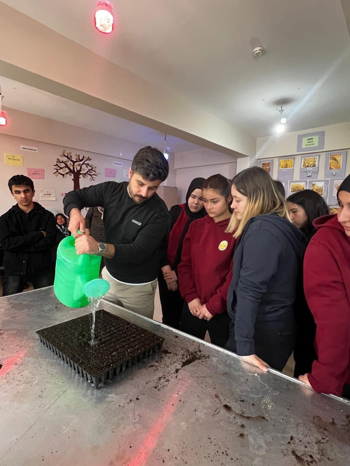 Lisede Geleceğin Tarımcılarıyla Uygulamalı Eğitim! İmza Gazetesi̇