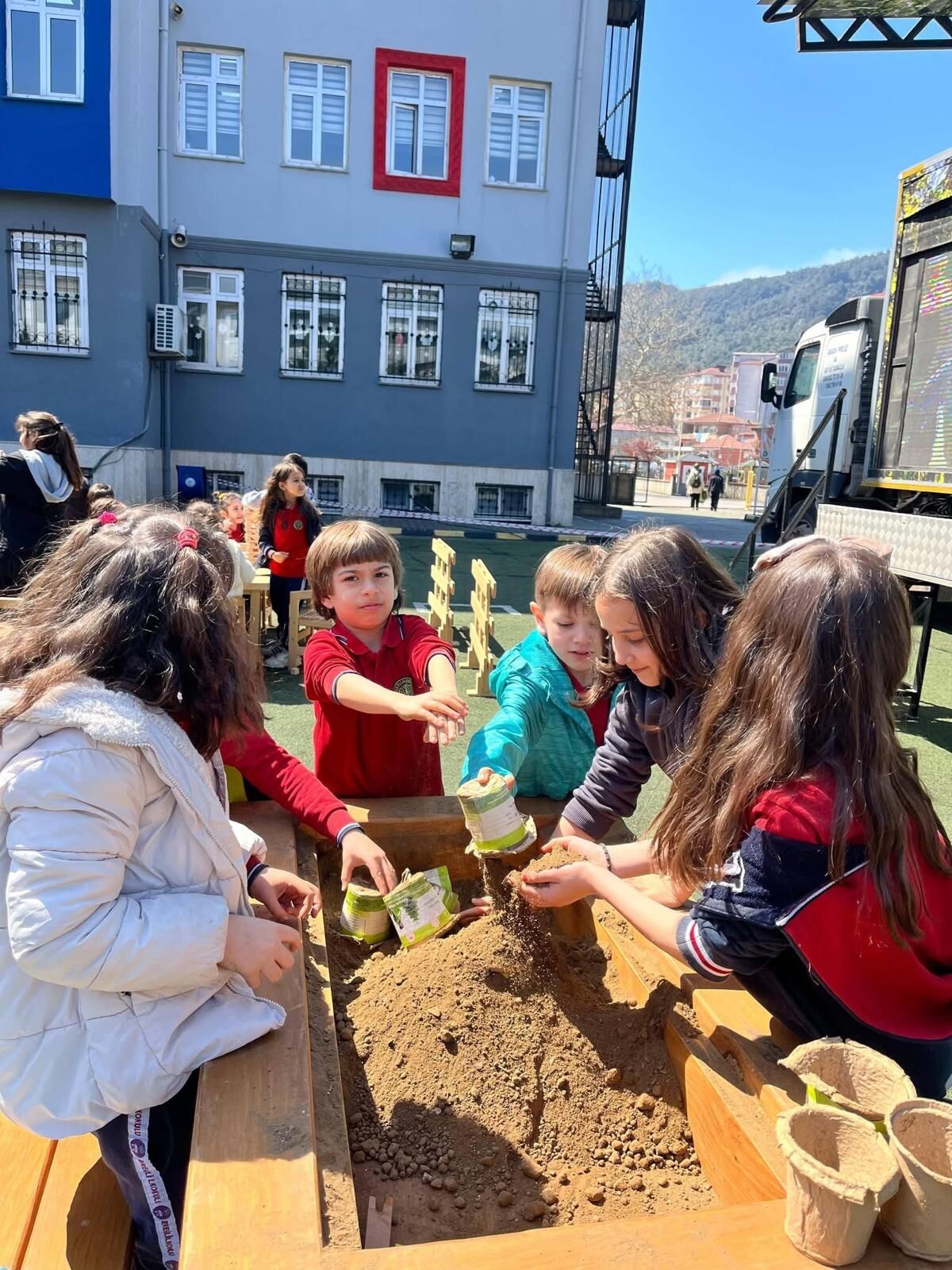 Minik Eller Fidanla, Minik Yürekler Yeşil Vatan’la Buluştu İmza Gazetesi̇