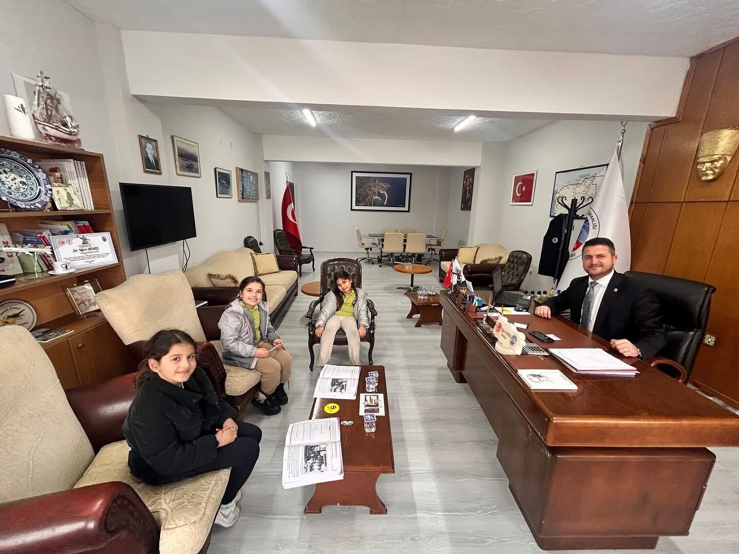 Minik Öğrencilerden Başkanla Röportaj İmza Gazetesi̇