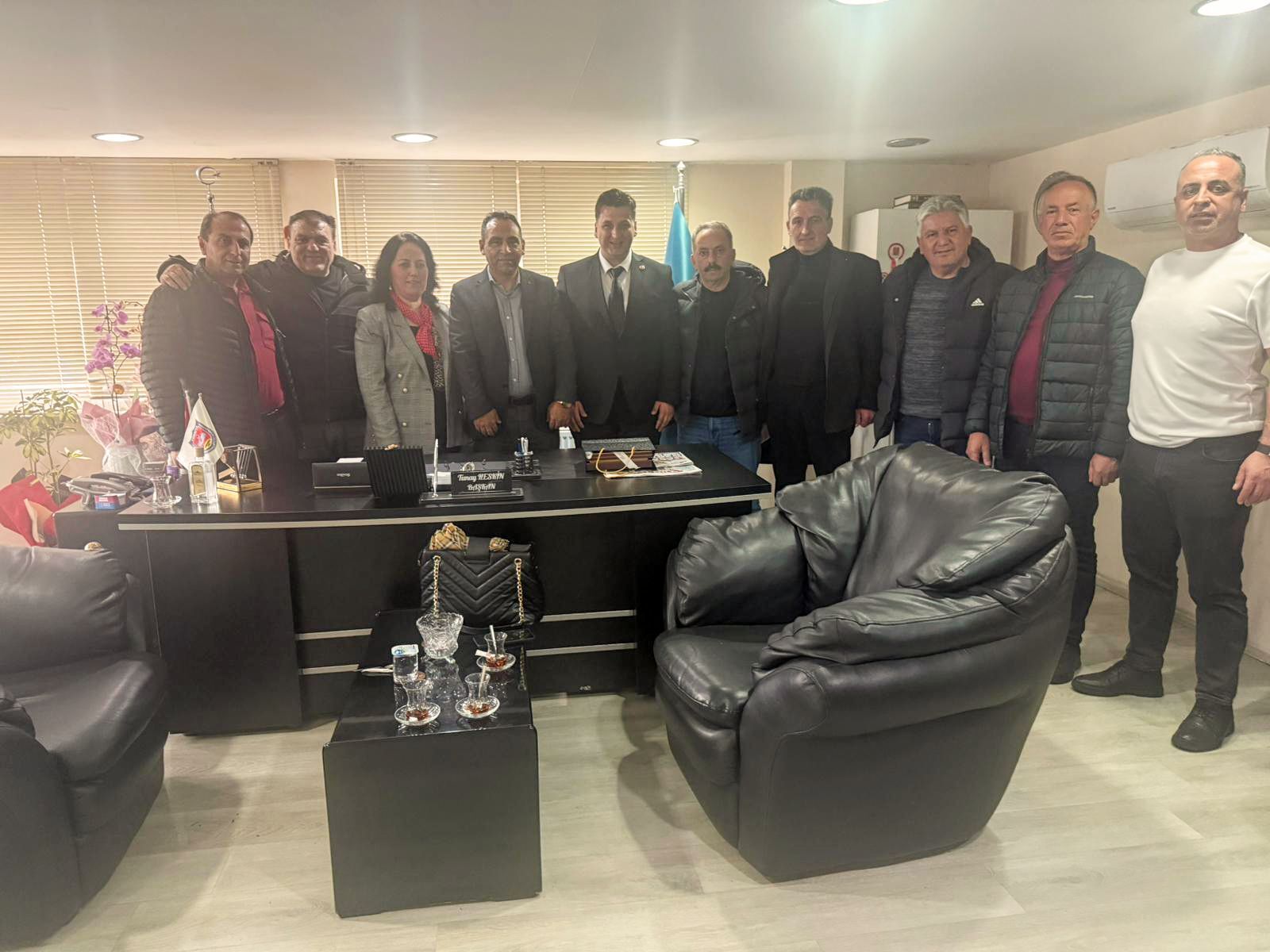 Muhtarlardan Çiçeği Burnunda Başkana Tebrik! İmza Gazetesi̇