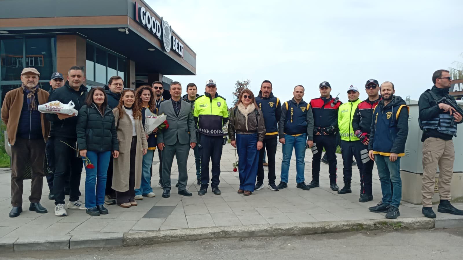 Polis Haftasında Gazetecilerden Polis Ekiplerine Sürpriz Kutlama İmza Gazetesi̇