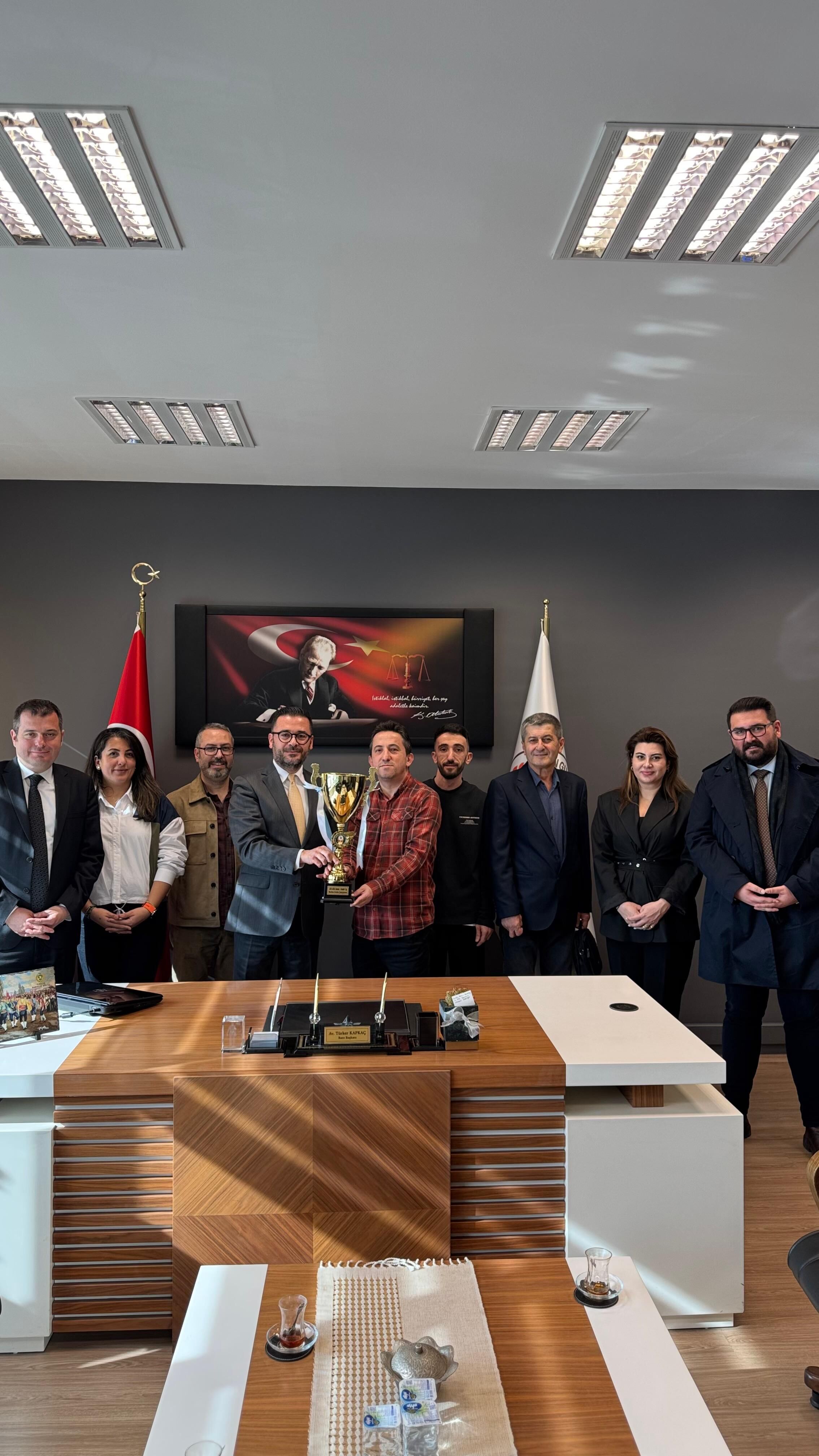 Tersanespor Şampiyonluk Kupasıyla Zonguldak Barosu’nu Ziyaret Etti Imza Gazetesi