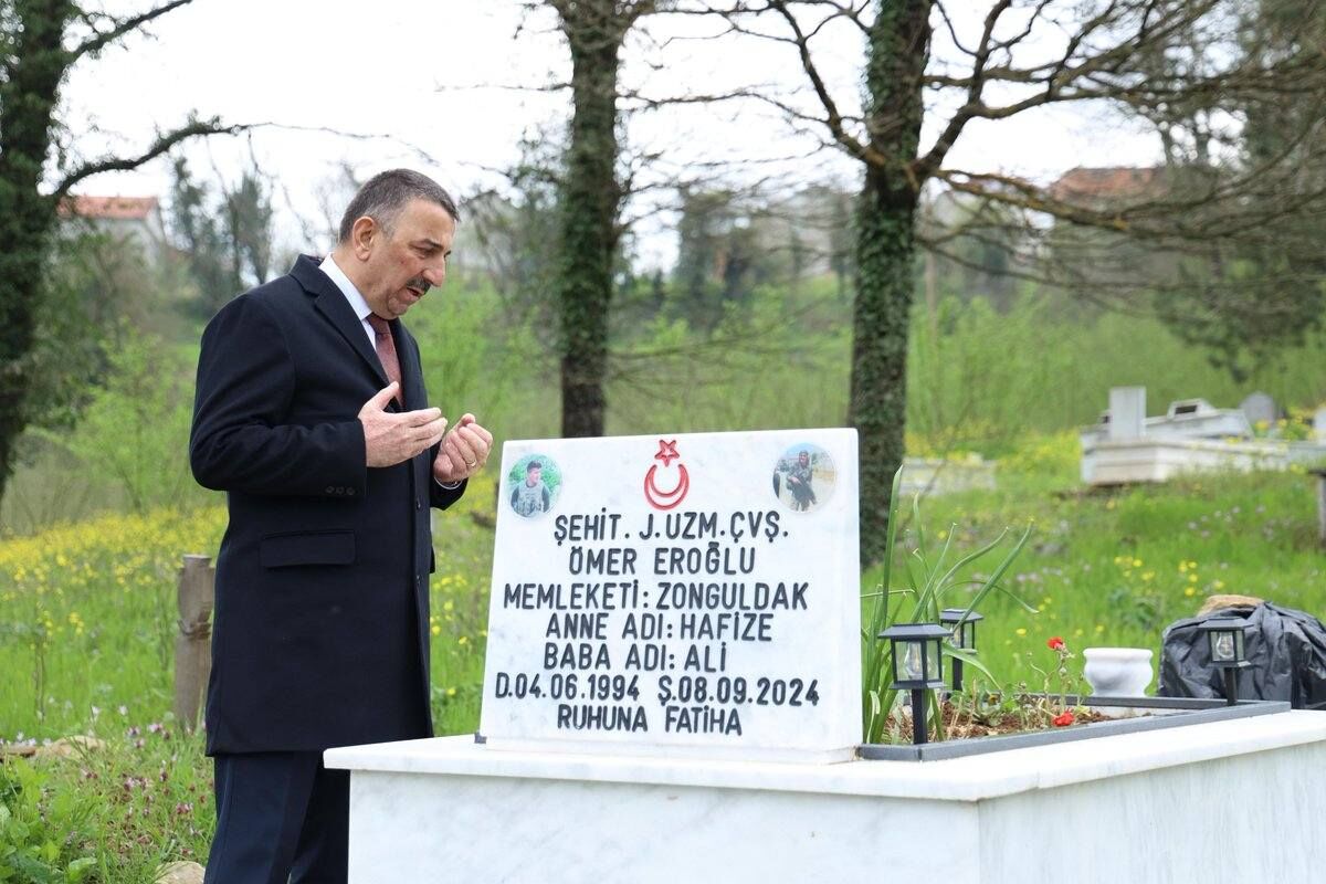 Vali Hacıbektaşoğlu’ndan Şehit Ömer Eroğlu’nun Kabrine Ziyaret Imza Gazetesi (1)