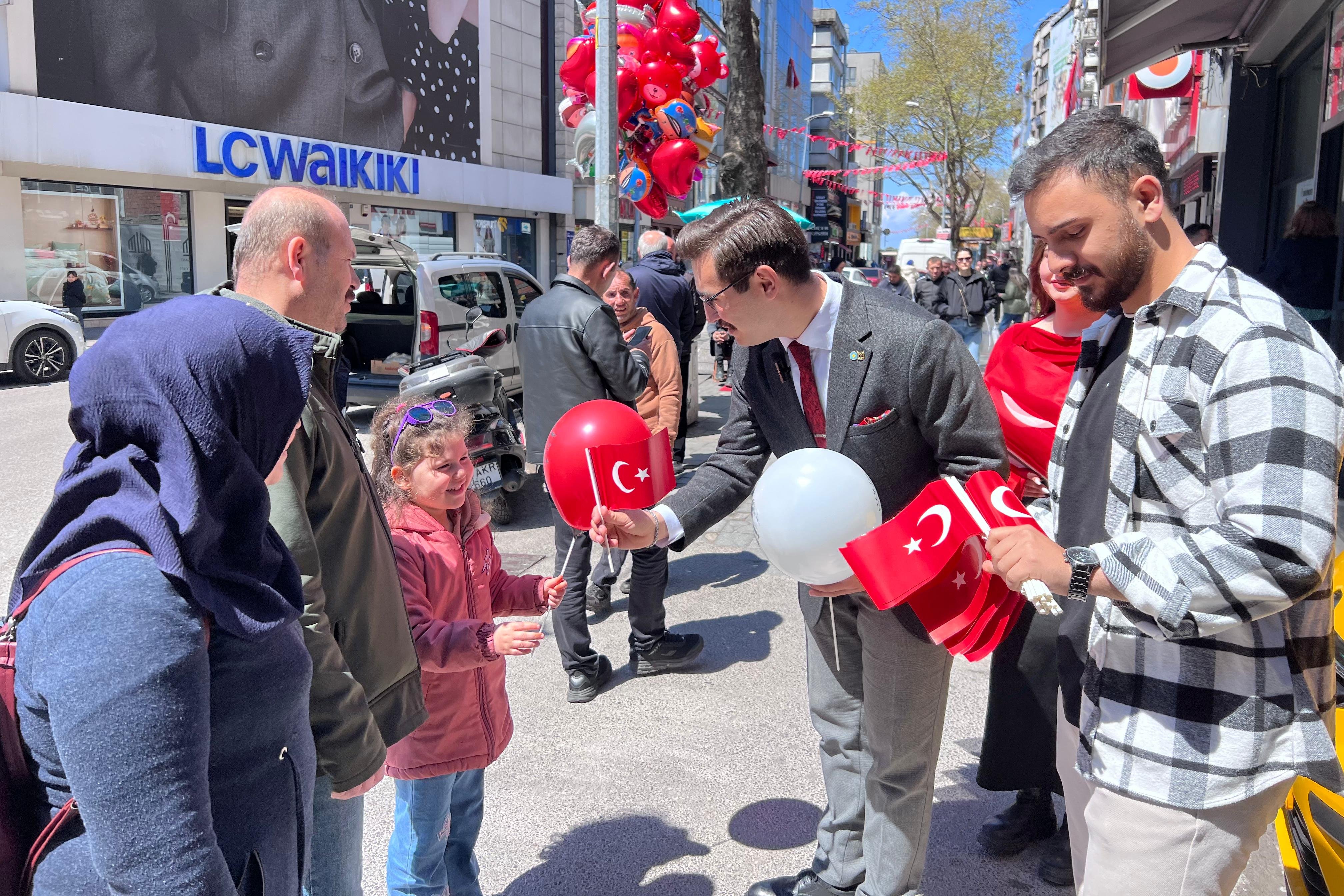 Zonguldak’ta 23 Ni̇san Coşkusu... İmza Gazetesi̇ (1)