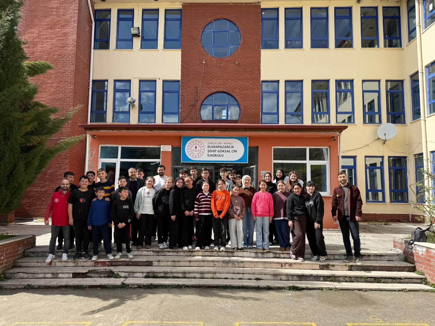 Zonguldak’ta Öğrencilerden Kütüphaneler Haftası Kapsamında Anlamlı Ziyaret İmza Gazetesi̇ (2)