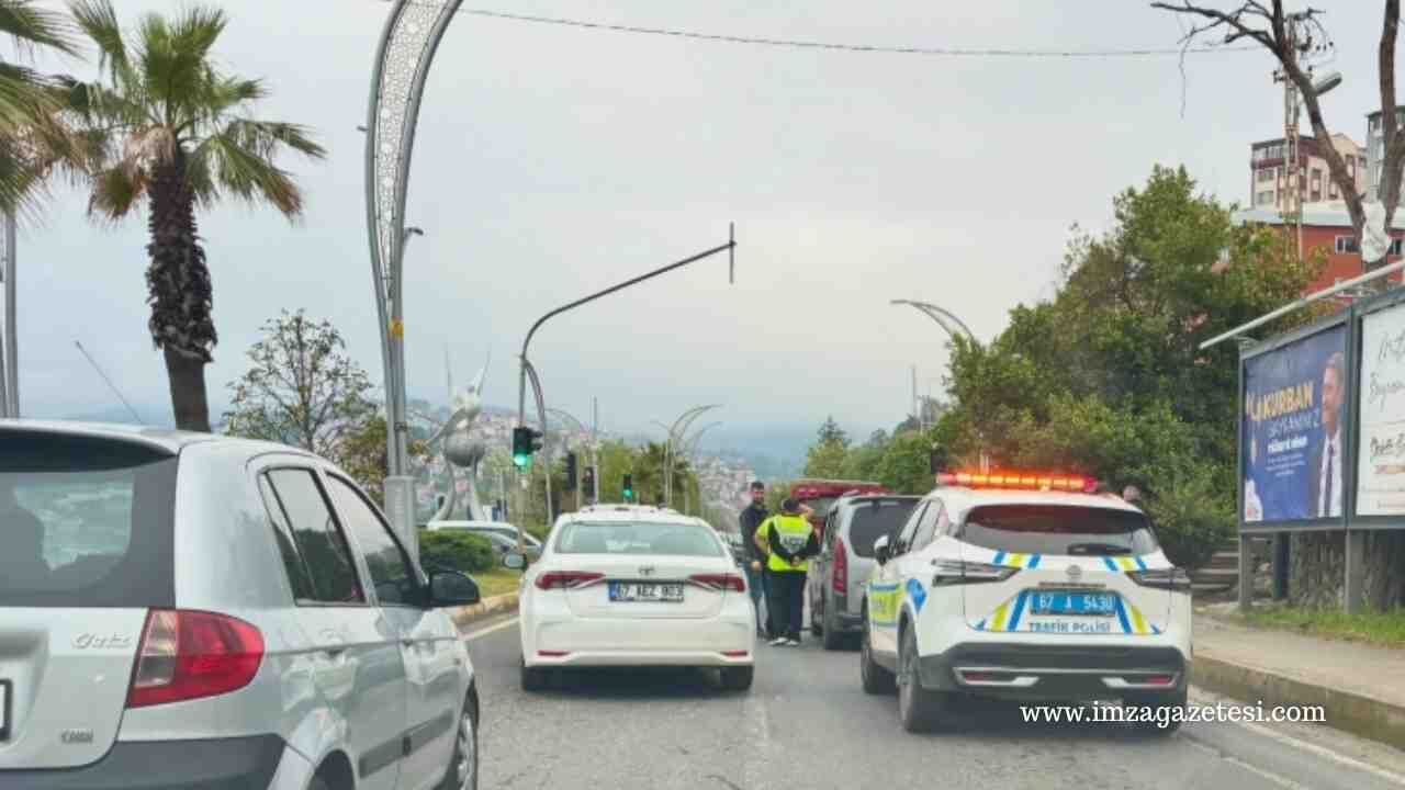 Zonguldak'ta Avm Önünde Kaza Trafik Tıkandı Imza Zonguldak