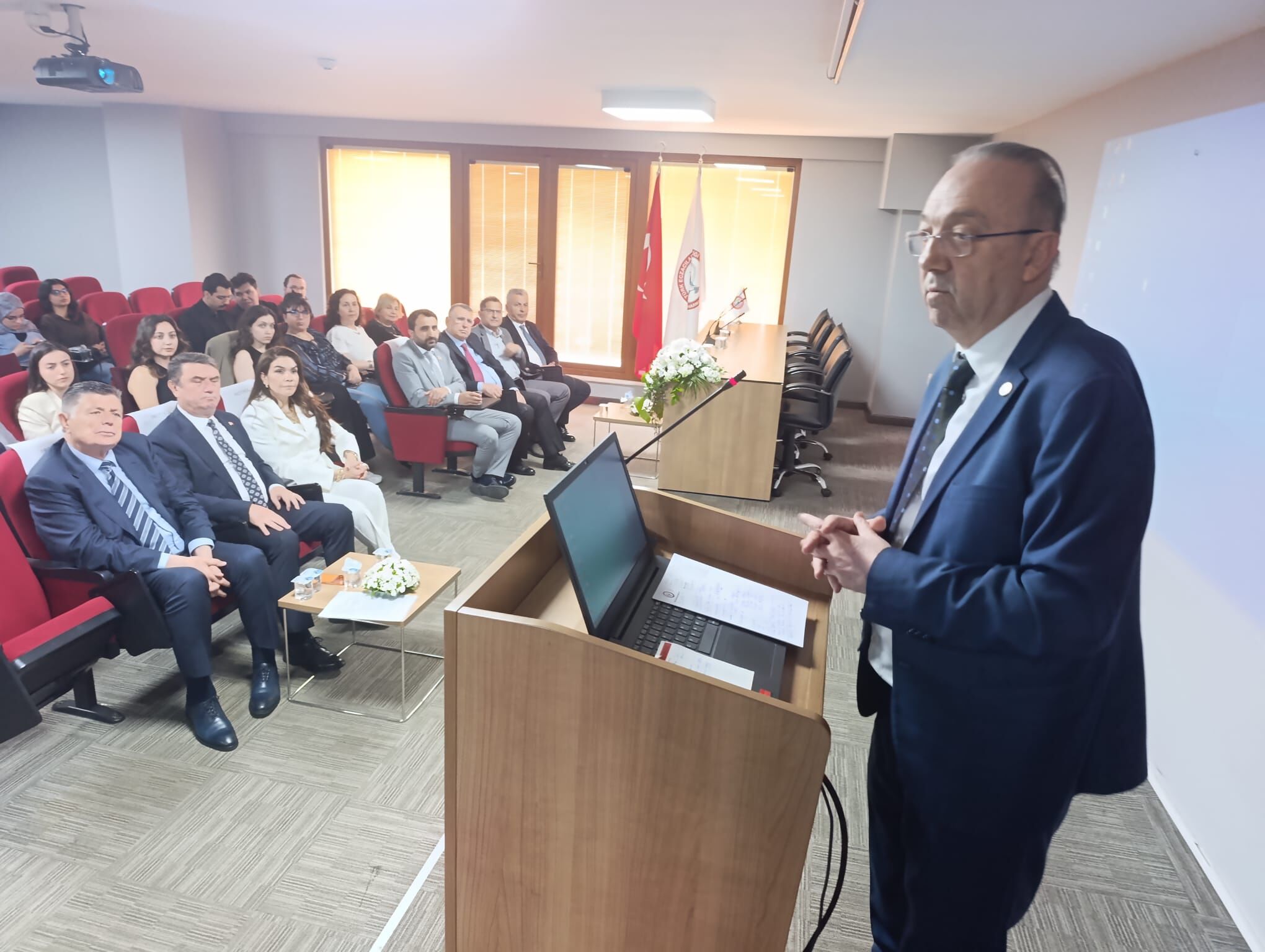 Zonguldak’ta Eczacılık Zirvesi “Sağlık Sisteminin Yükünü Eczacılar Taşıyor, Görünürlük Ve Yetki İstiyoruz”