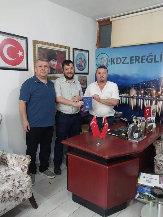 Otizmli Memurdan Başkana Şiir Gibi Hediye! Imza Gazetesi