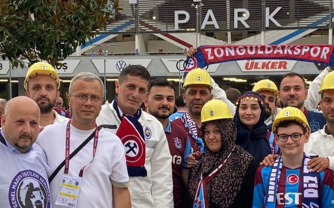 Emeğin Çocukları Trabzon'da! Madenciler Tribünde Gönülleri Fethetti.