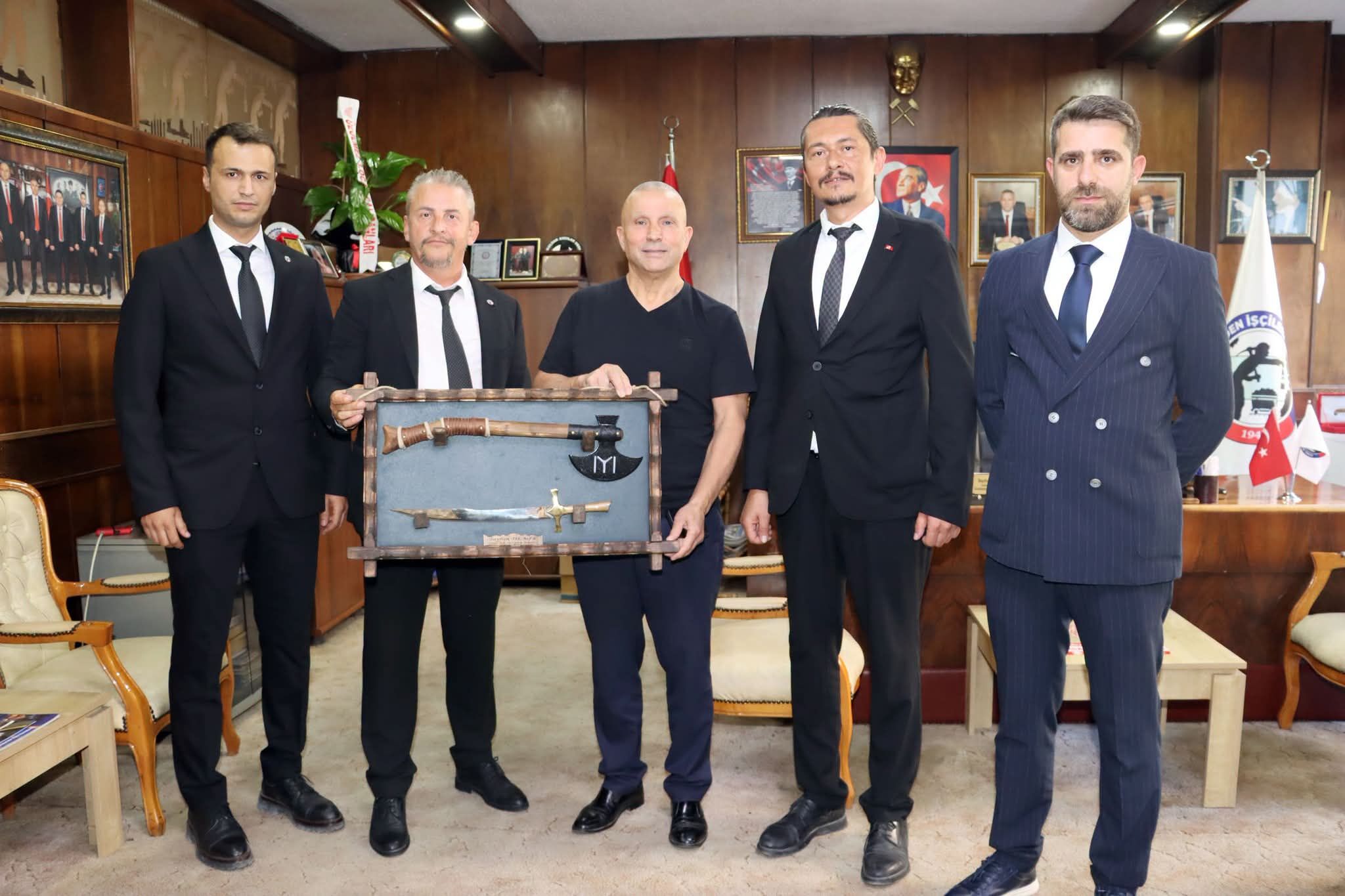 Gmi̇s Söğüt Şubesi’nden Genel Merkez’e Anlamlı Ziyaret Kuruluşun Simgesi Hediye Edildi (2)